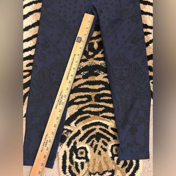 Athleta Elation Textured Leggings Size Small EUC - Picture 5 of 8